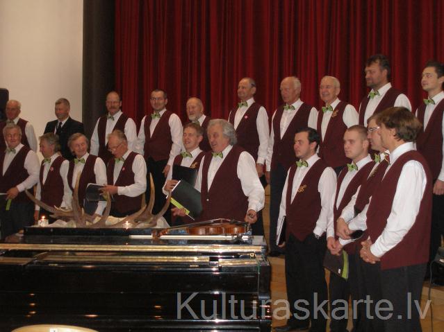 Vīru koris "Vecie draugi"